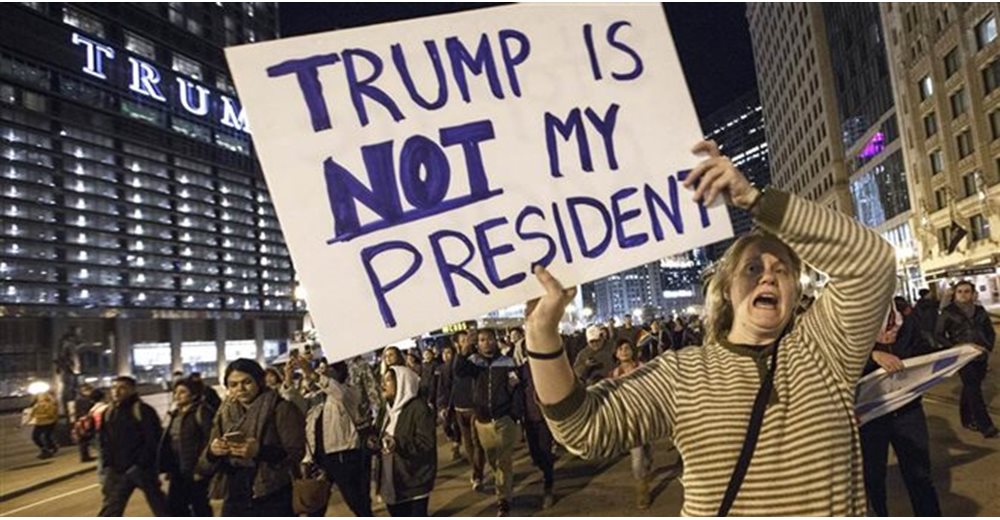 &quot;Ο Trump δεν είναι πρόεδρός μου&quot; φώναξαν χιλιάδες διαδηλωτές διεθνώς