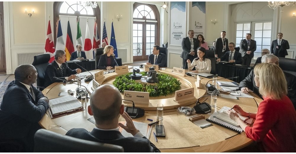 Μπέρμποκ και Κάλας εκφράζουν αλληλεγγύη στον Καναδά μέσω ενδυματολογικών επιλογών