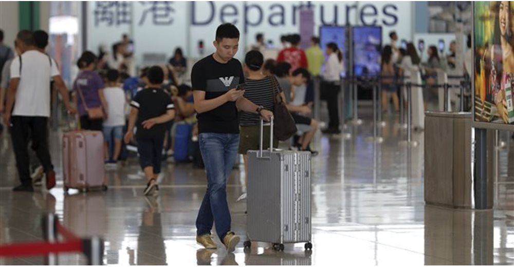Αμερικανός γερουσιαστής συνελήφθη με πιστόλι κατά την άφιξή του στο αεροδρόμιο του Χονγκ Κονγκ