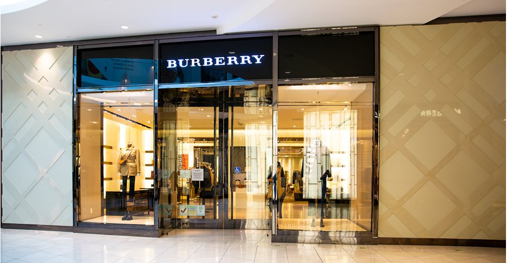 Burberry: Ανακοίνωσε σχέδιο ανάκαμψης μετά τις ζημίες ύψους 41 εκατ. λιρών για το α΄ εξάμηνο