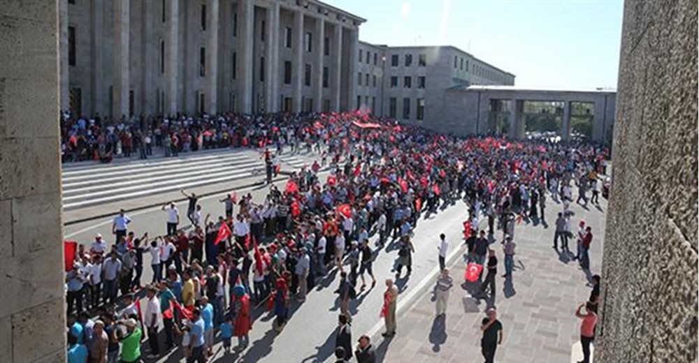 Ομόφωνα η τουρκική Βουλή καταδίκασε την απόπειρα πραξικοπήματος
