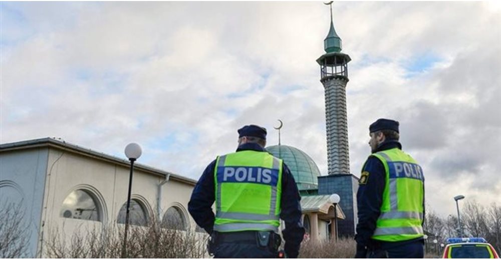 Η χώρα &quot;δέχθηκε επίθεση&quot;, δηλώνει ο Σουηδός πρωθυπουργός