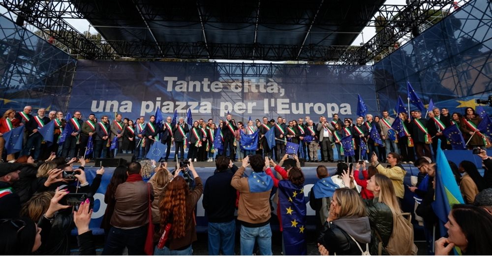 Ιταλία: Χιλιάδες πολίτες συμμετείχαν σε κινητοποίηση υπέρ της Ευρώπης στην Ρώμη