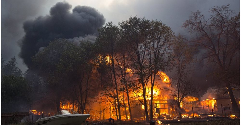ΗΠΑ: Τουλάχιστον 5 νεκροί στην πυρκαγιά που κατακαίει τη βόρεια Καλιφόρνια
