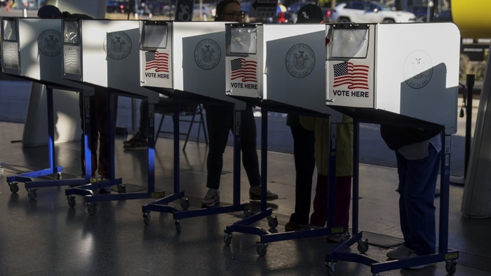 ΗΠΑ: Δημοκρατικοί και Τράμπ δοκιμάζονται σήμερα στις περιφερειακές εκλογές