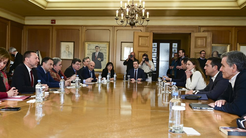 ΣΥΡΙΖΑ: Η συνάντηση Τσίπρα- Στουρνάρα και το ζητούμενο επιστροφής στη θεσμική κανονικότητα