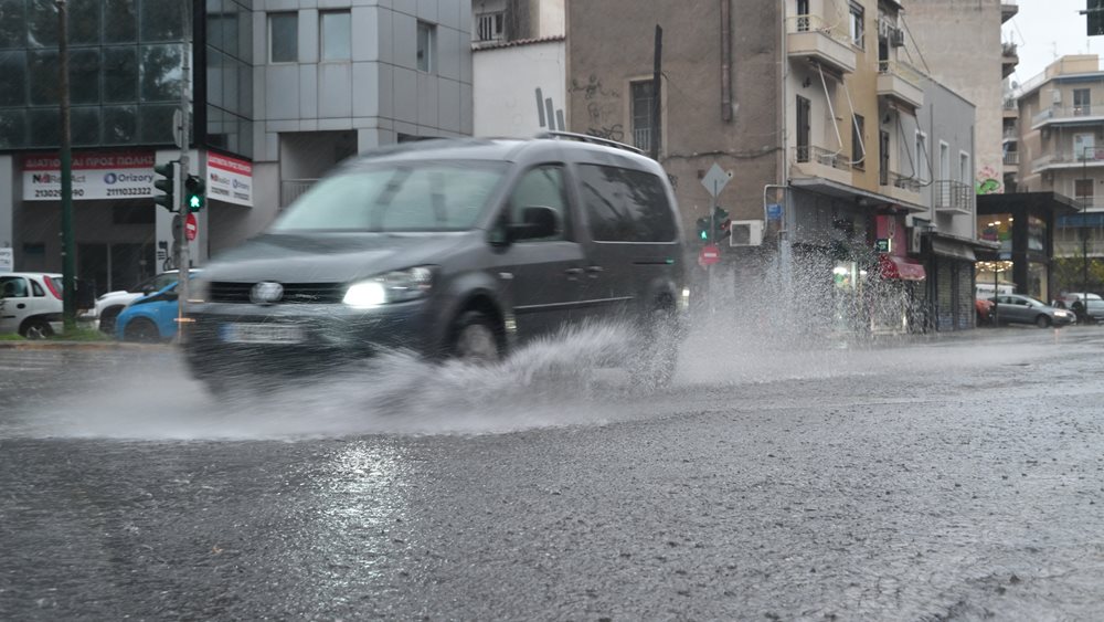 Επελαύνει η κακοκαιρία: Φούσκωσαν Ιλισσός, Κηφισός, Ποδονίφτης στην Αττική - Πώς θα εξελιχθούν τα καιρικά φαινόμενα