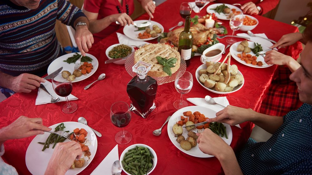 Το χριστουγεννιάτικο τραπέζι ξεκινάει από το efood χωρίς άγχος