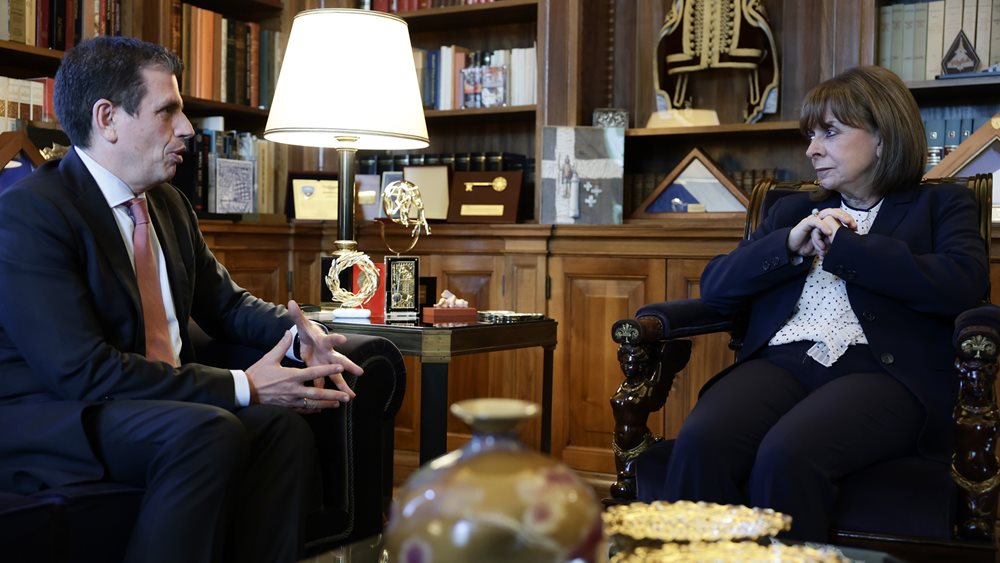 Με τον υπουργό Μετανάστευσης και Ασύλου Δ. Καιρίδη συναντήθηκε η Πρόεδρος της Δημοκρατίας