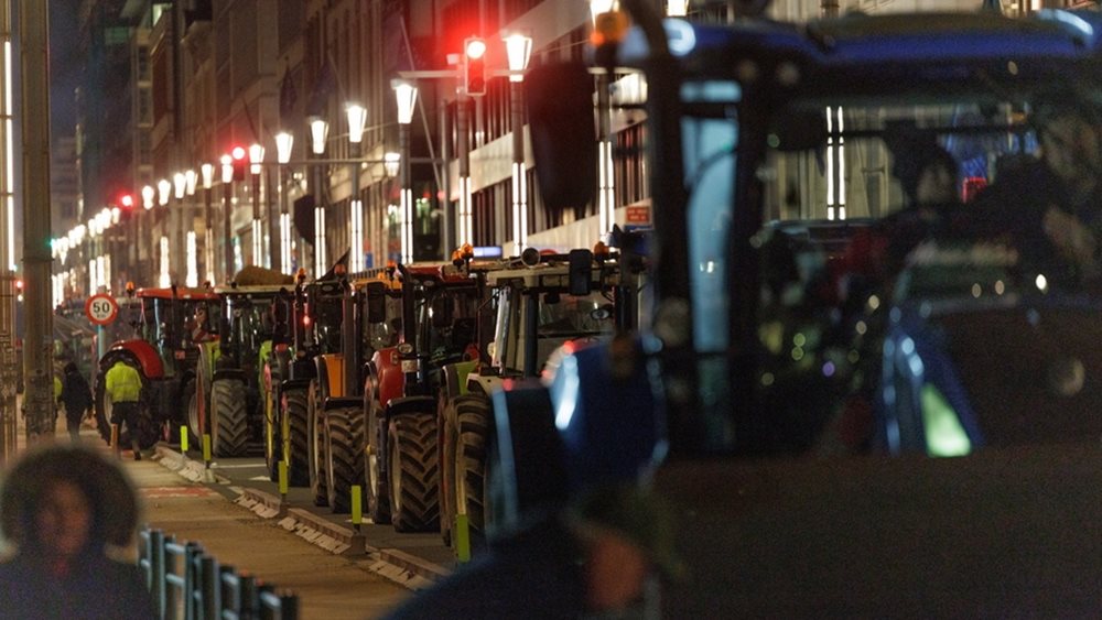 ΕΕ: Εκατοντάδες τρακτέρ στους δρόμους των Βρυξελλών ενόψει της Συνόδου Κορυφής