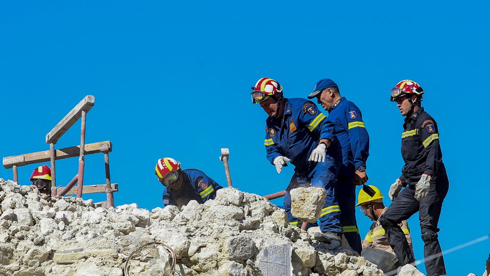 Σεισμός 5,8 Ρίχτερ στο Ηράκλειο: Εγκαθίστανται οι σκηνές στο Αρκαλοχώρι και την ευρύτερη περιοχή
