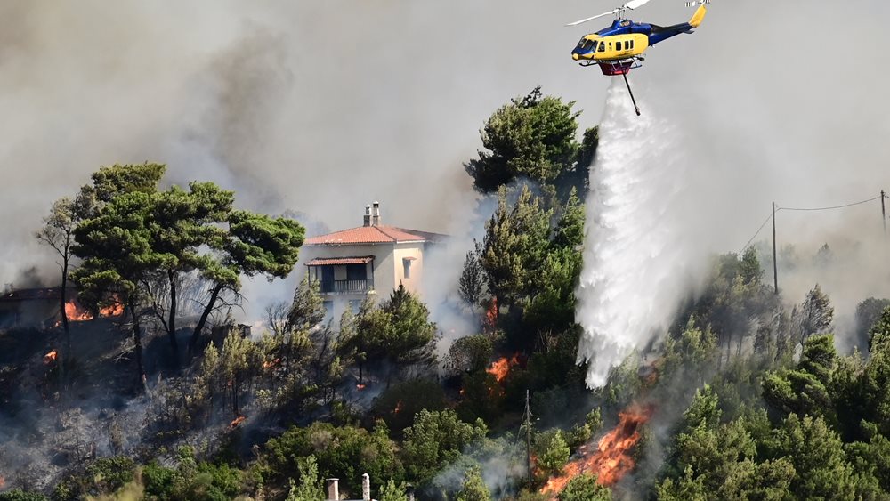 Ο ΣΥΡΙΖΑ ζητά στοιχεία για το πόσα εναέρια μέσα πετούσαν στις πυρκαγιές της Αττικής
