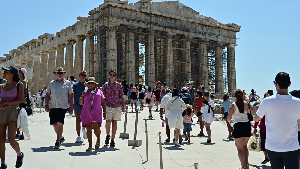 Πάνω οι τουριστικές αφίξεις στο 5μηνο - Άλμα στις ταξιδιωτικές εισπράξεις