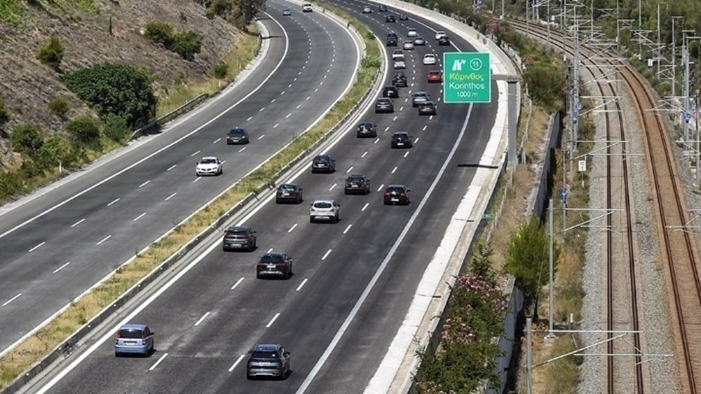 Εθνική οδό Αθηνών - Κορίνθου: Φορτηγό ανετράπη και τυλίχθηκε στις φλόγες - Κυκλοφοριακές ρυθμίσεις