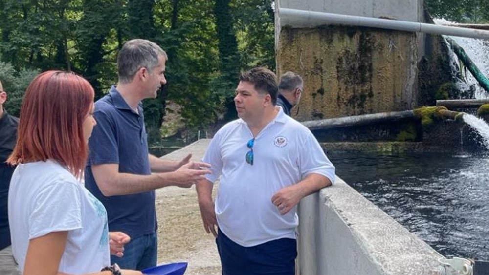 Ο Μπακογιάννης ξενάγησε τον Αμερικανό πρέσβη στο Καρπενήσι