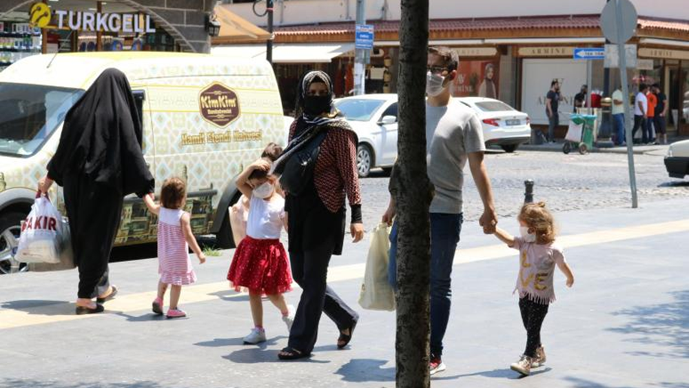 Χάος στην ανατολική Τουρκία με τον κορονοϊό: Υπερπλήρη νοσοκομεία, αναβολές χειρουργείων και μέτρα μηδέν