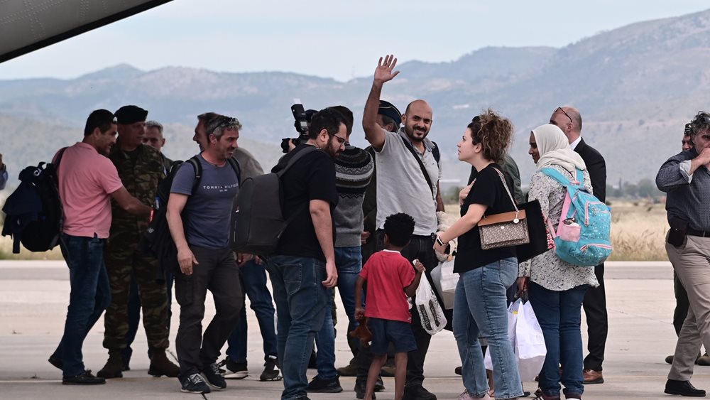 Μαρτυρίες Ελλήνων από το Σουδάν: &quot;Ημασταν σε ένα ξενοδοχείο και δεχθήκαμε αδέσποτα πυρά&quot;