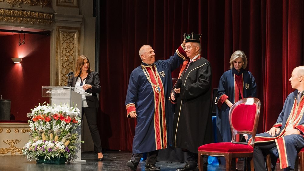 Επίτιμος Διδάκτορας του Πανεπιστημίου Πειραιά αναγορεύθηκε ο Μιχάλης Τσαμάζ