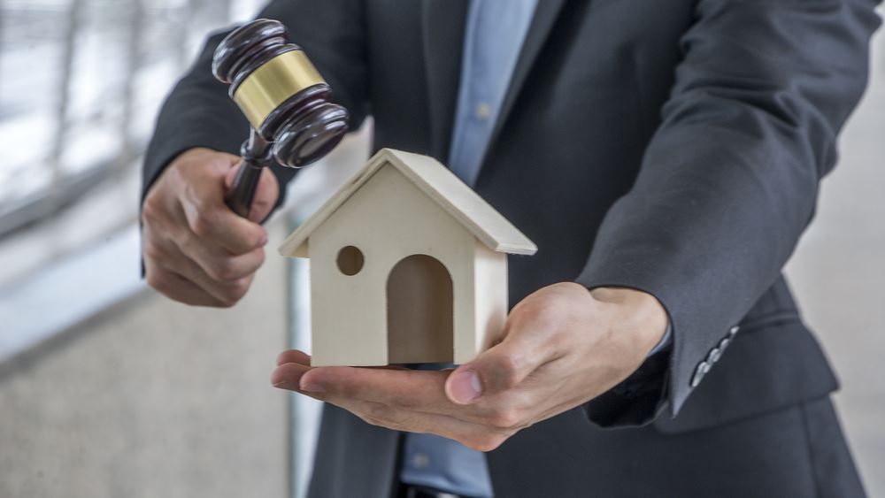 Στις τράπεζες καταλήγει το 85% των ακινήτων από τους πλειστηριασμούς