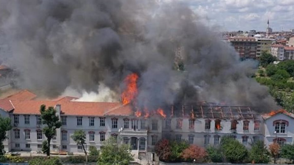 Ελληνική πρεσβεία στην Τουρκία: Θλίψη για την καταστροφή του γηροκομείου του Νοσοκομείου του Βαλουκλή
