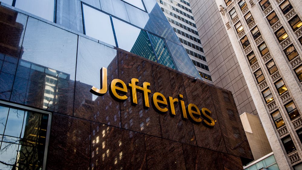 Jefferies: Bullish για Χ.Α., τράπεζες και οικονομία έπειτα από το ταξίδι στην Αθήνα – Το εντυπωσιακό story από το 2020 και το εκρηκτικό ράλι σε μετοχές-ομόλογα