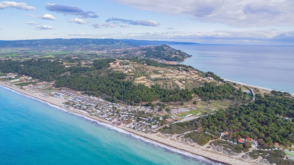 Υπερταμείο: Ενδιαφέρον από 11 επενδυτικά σχήματα για το ακίνητο "Ακτή και Camping Ποσειδίου Καλάνδρας"
