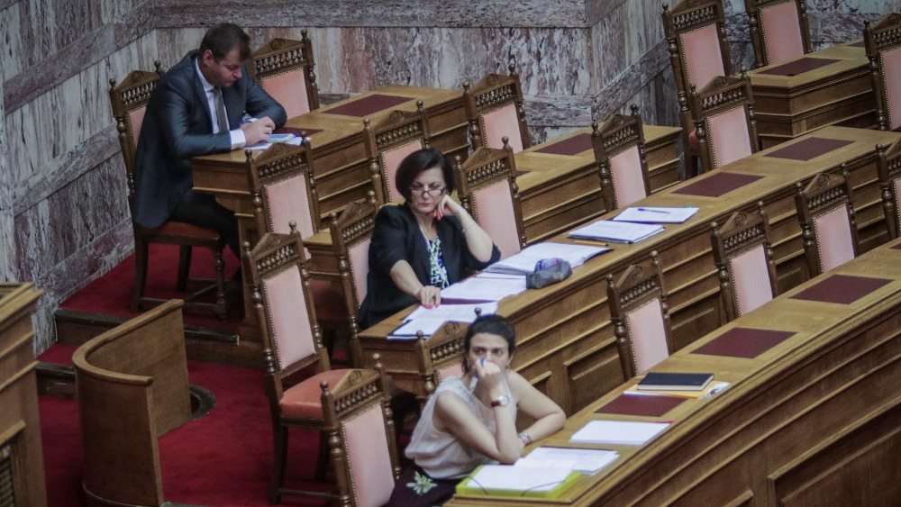 "Mάχη" ΣΥΡΙΖΑ-ΝΔ με το βλέμμα στις επόμενες κάλπες
