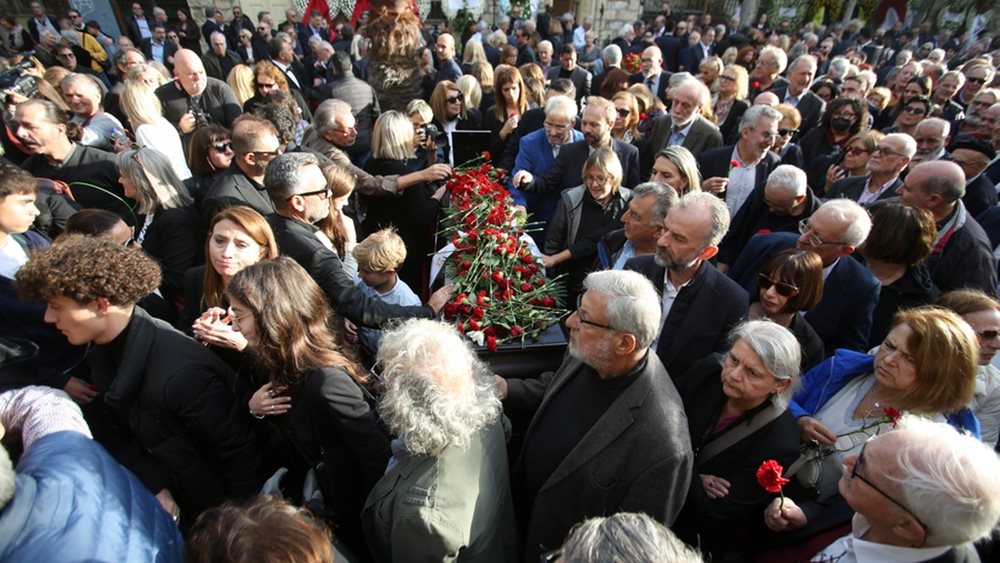 Τελέστηκε η πολιτική κηδεία του Αλ. Φαμπουράρη - Αλ. Τσίπρας: &quot;Σου υπόσχομαι ότι δεν θα παραδώσουμε την ψυχή και τα όνειρά μας, στη γοητεία της όποιας εξουσίας&quot;
