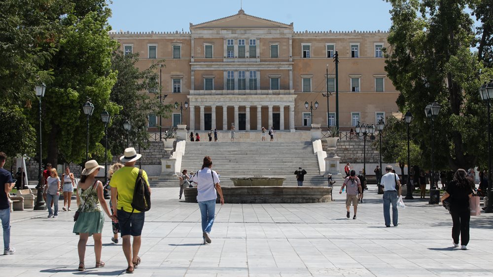 Δήμος Αθηναίων: Διαρκείς παρεμβάσεις για την καταπολέμηση των τρωκτικών στην πλατεία Συντάγματος