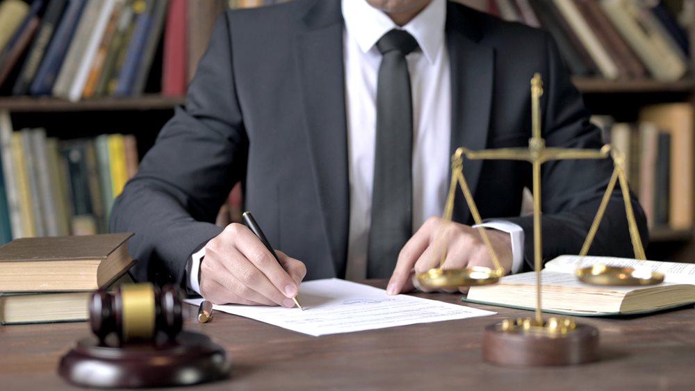 Οι δικηγόροι σε σύγκρουση με Υπουργείο Δικαιοσύνης και Αρειο Πάγο