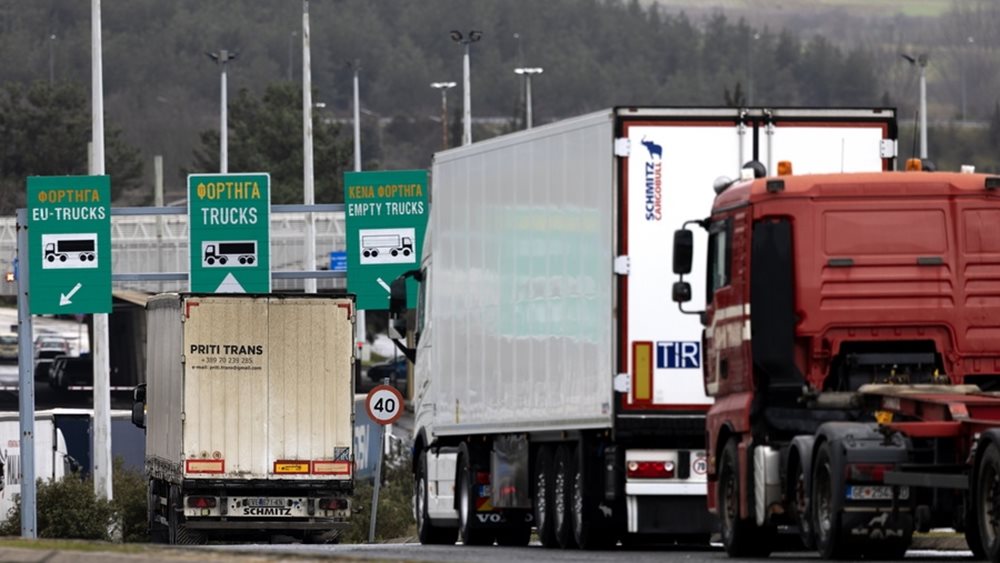 Μπλόκα με φορτηγά στα σύνορα τεσσάρων χωρών των Δ. Βαλκανίων - Διεκδικούν μεγαλύτερη διάρκεια παραμονής στη ζώνη Σένγκεν