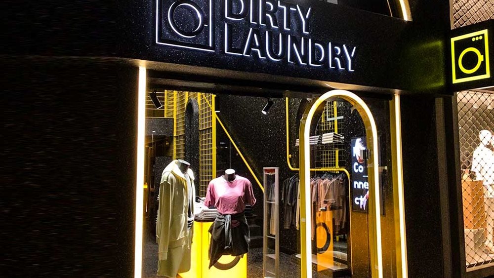 Dirty Laundry: Τι τζιράρει η εταιρεία casual ένδυσης της οικογένειας Σαράντη