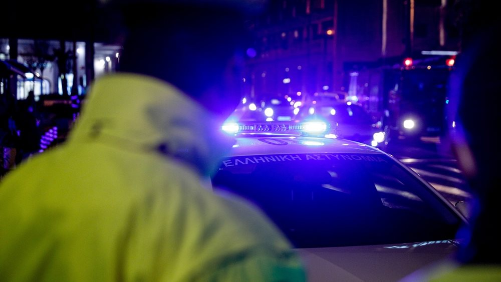 Επεισόδιο με πυροβολισμούς και τραυματίες έξω από beach bar στη Λεωφόρο Αθηνών-Σουνίου - Δύο προσαγωγές