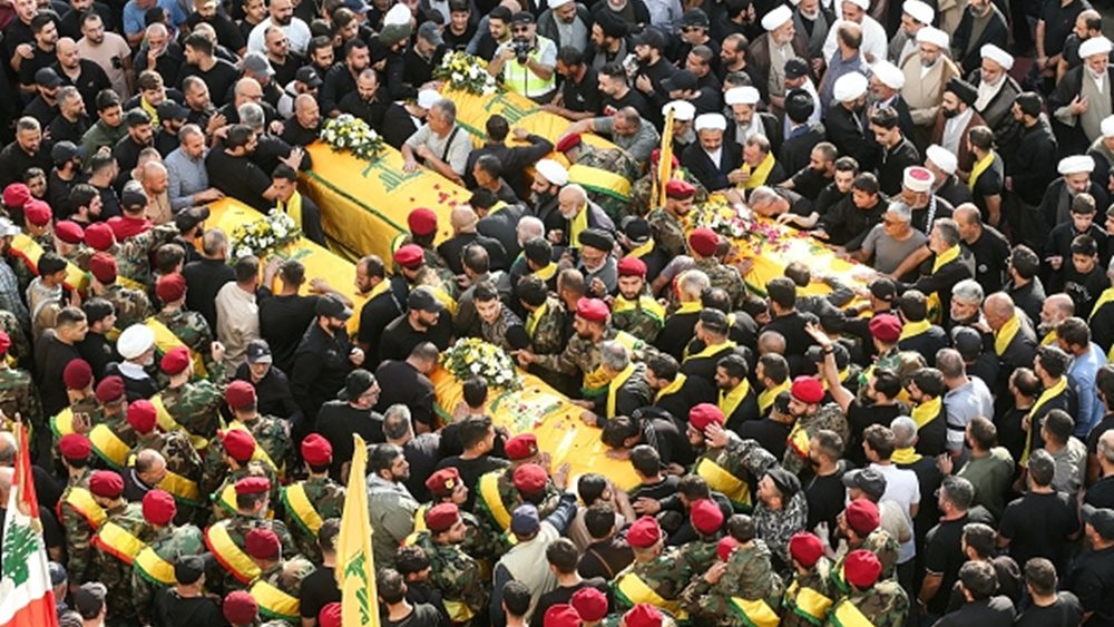 Λίβανος: Εκατοντάδες πολίτες στις κηδείες των μελών της Χεζμπολάχ