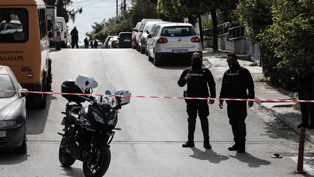 Σκότωσαν τον δημοσιογράφο Γιώργο Καραϊβάζ - Τον πυροβόλησαν έξω από το σπίτι του