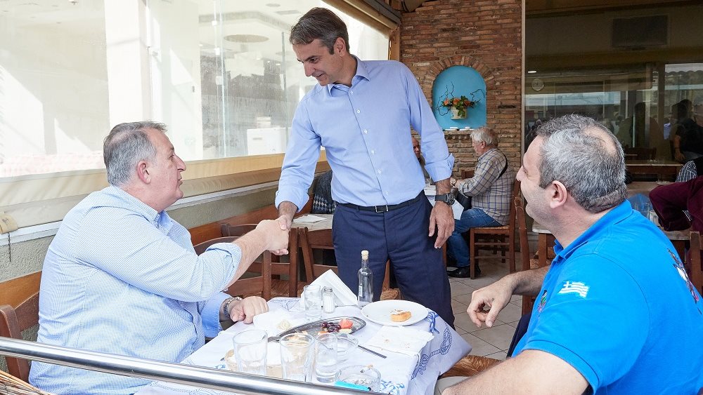 Χαλαρή βόλτα στο Μοσχάτο από τον Κ. Μητσοτάκη