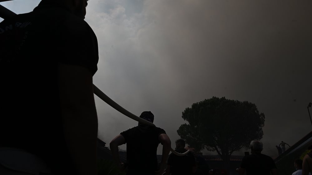 Σε ύφεση η πυρκαγιά στην Πάρνηθα - Γλίτωσε από τις φλόγες ο Εθνικός Δρυμός