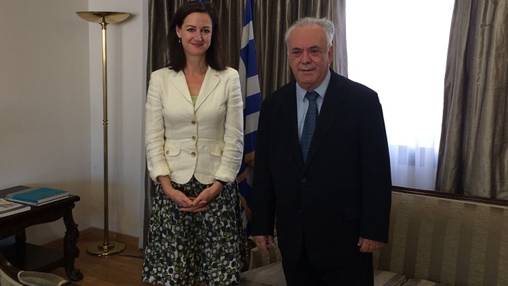 Συνάντηση Δραγασάκη με την πρέσβη της Αυστραλίας