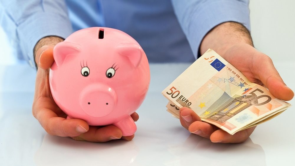Οκτώ λόγοι για την εκτίναξη των καταθέσεων κατά 8 δισ. ευρώ το 2022