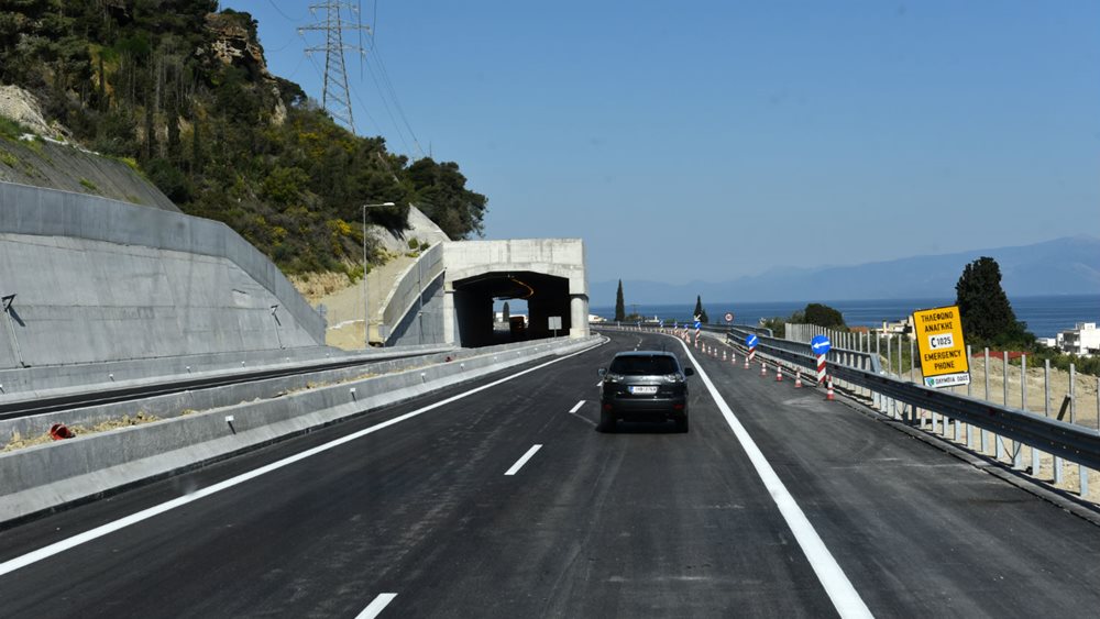 Την κορδέλα του άξονα Ελευσίνα-Κόρινθος-Πάτρα έκοψε ο Αλέξης Τσίπρας