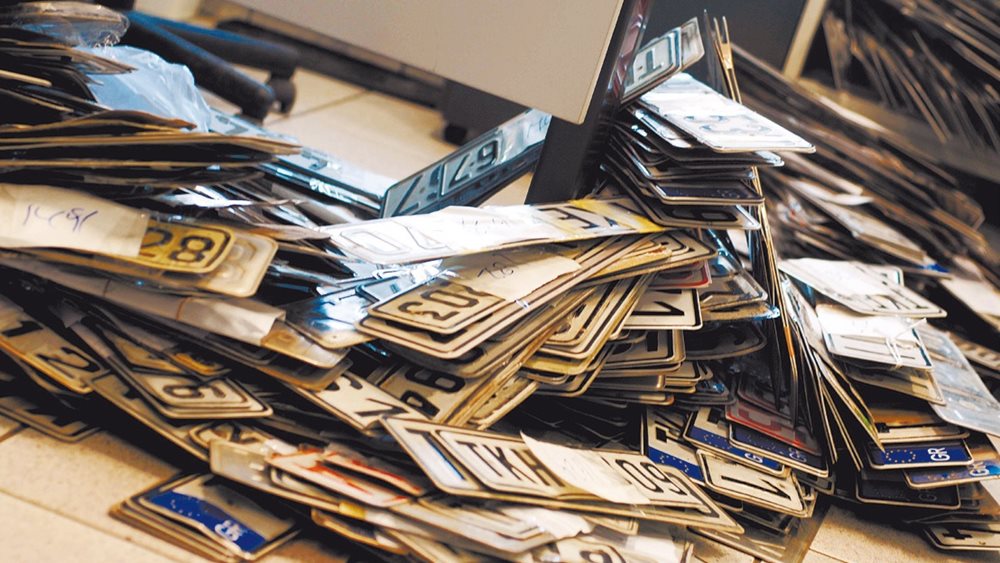 &quot;Ενοικίαση&quot; πινακίδων κυκλοφορίας με τον μήνα από την Εφορία