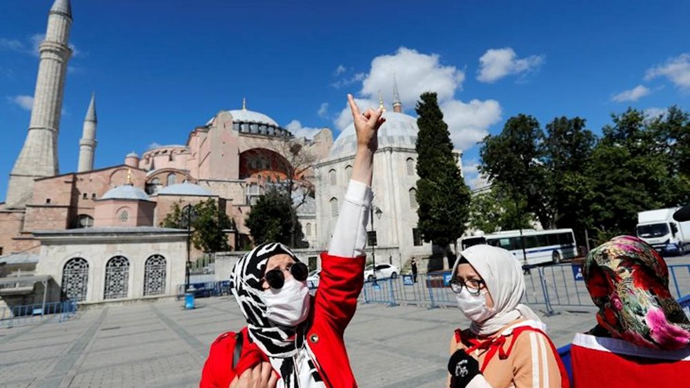 Ο αρχι-ιμάμης της Αγια-Σοφιάς ζητά να αφαιρεθεί η "κοσμικότητα" από το Σύνταγμα της Τουρκίας