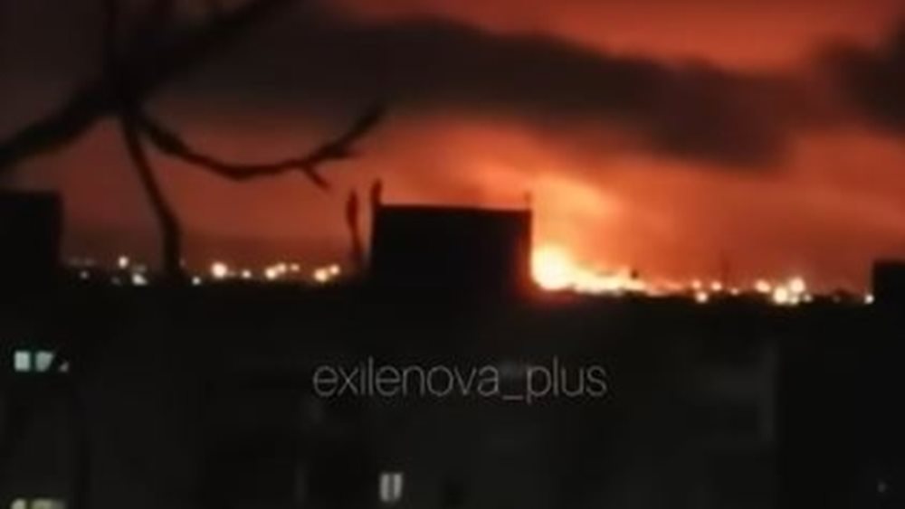 Ουκρανικό πλήγμα σε ένα από τα μεγαλύτερα διυλιστήρια της Ρωσίας - Εκρήξεις και φωτιά