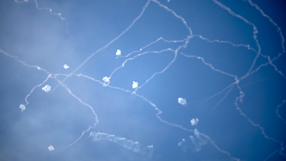 Ρουκέτες βαθιά μέσα στο έδαφος του Ισραήλ - Ήχησαν σειρήνες στο Τελ Αβίβ, δύο τραυματίες