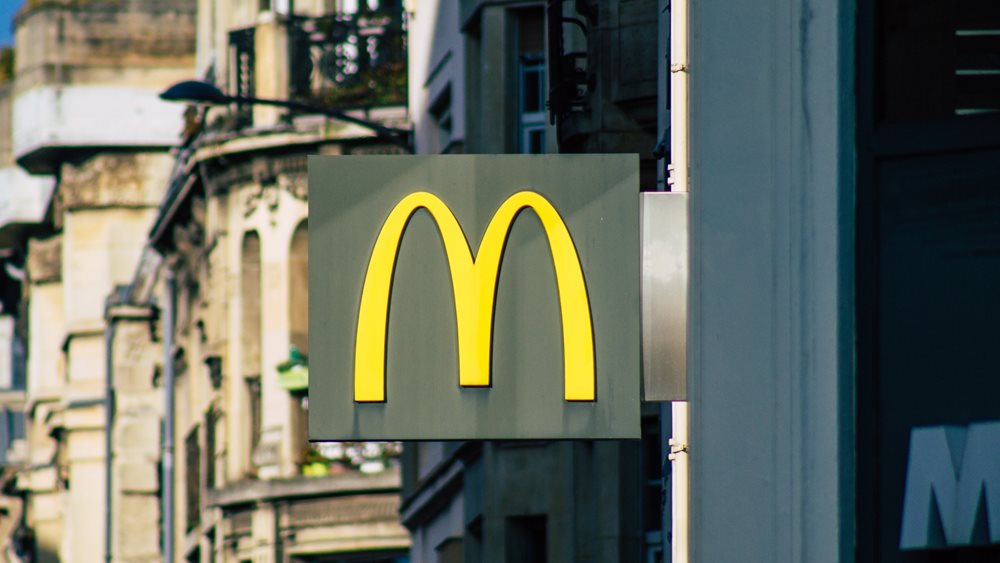 Νομικό πλήγμα για την McDonald&#39;s στην Ευρώπη: Έχασε την πλήρη χρήση του σήματος &#39;Big Mac&#39;