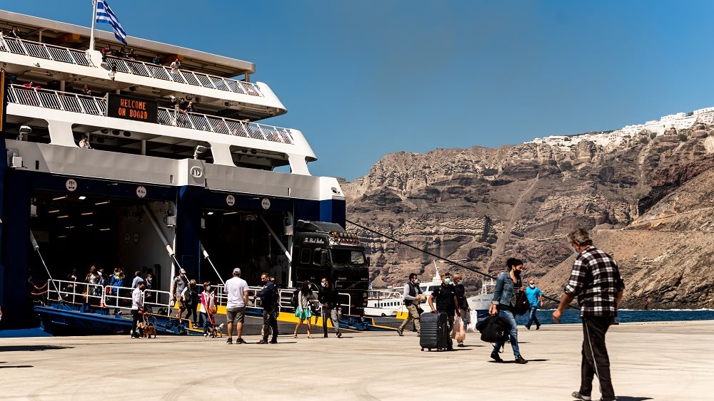 Σαντορινη αφιξη τουριστων