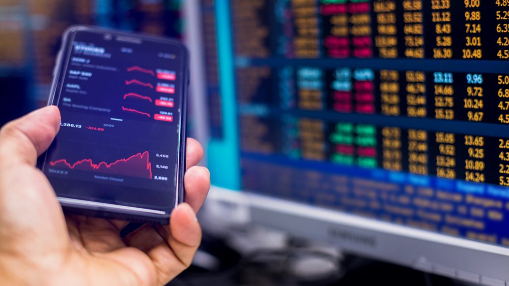 Μάχες να κρατηθεί στις 880 μονάδες δίνει το Χρηματιστήριο