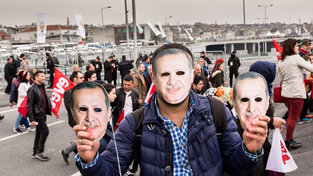 Καταστολή αλά Πούτιν: Ο Ερντογάν θα περάσει νόμο-φίμωτρο με πρόσχημα τη διάδοση ψευδών ειδήσεων