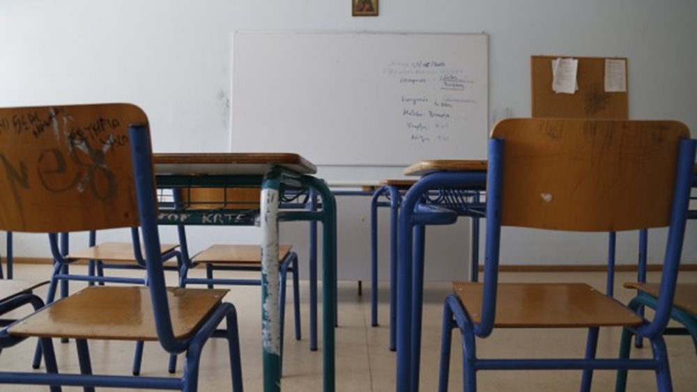 Καταργείται εθνικός ύμνος και έπαρση σημαίας από τα δημοτικά σχολεία