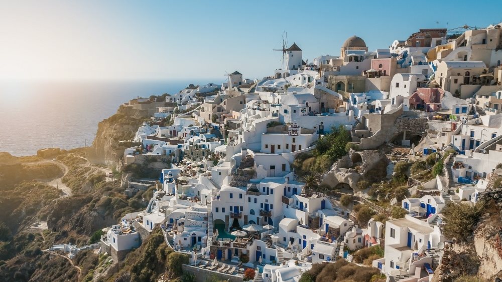 ΕΛΣΤΑΤ: Αυξημένες οι αφίξεις και οι διανυκτερεύσεις στα τουριστικά καταλύματα και τον Μάιο